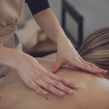 Rdv massage pour détente anti-stress à L'institut de beauté Les Jolis Soins à Rocheservière, proche de Legé et Montaigu ou Geneston et Les Lucs s/Boulogne.